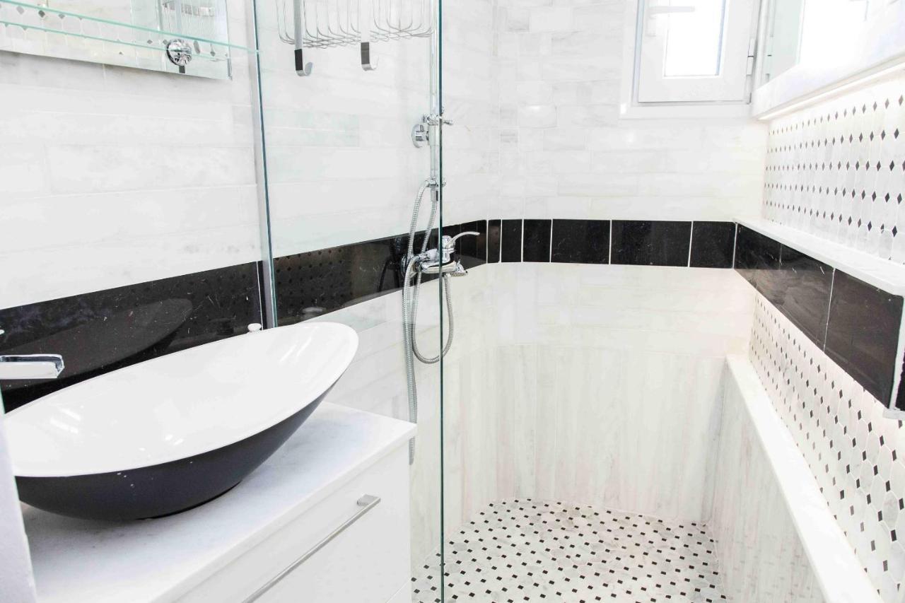 Ferienwohnung Gorgeous Penthouse With Private Jacuzzi And Amazing View! Athen Exterior foto