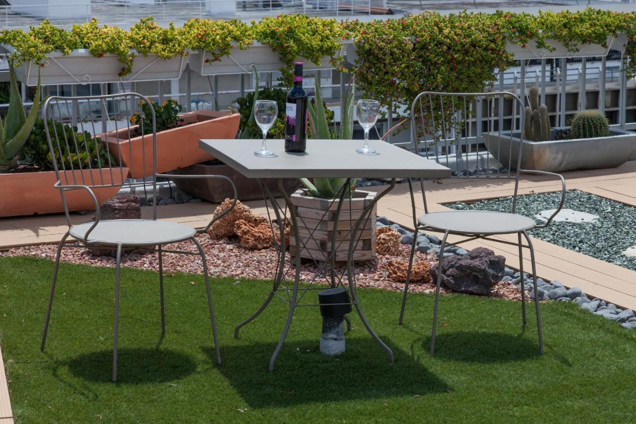 Ferienwohnung Gorgeous Penthouse With Private Jacuzzi And Amazing View! Athen Exterior foto