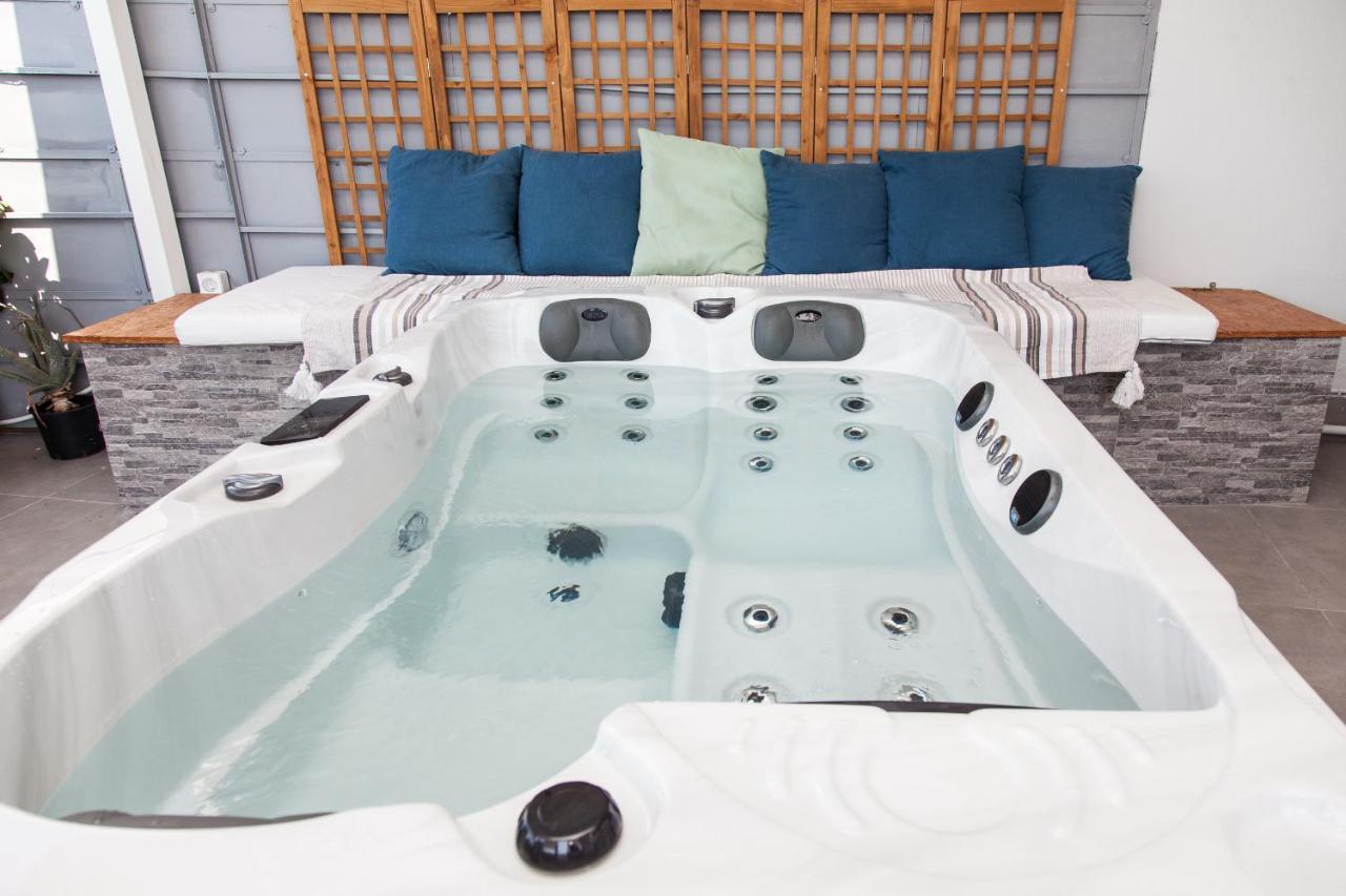 Ferienwohnung Gorgeous Penthouse With Private Jacuzzi And Amazing View! Athen Exterior foto